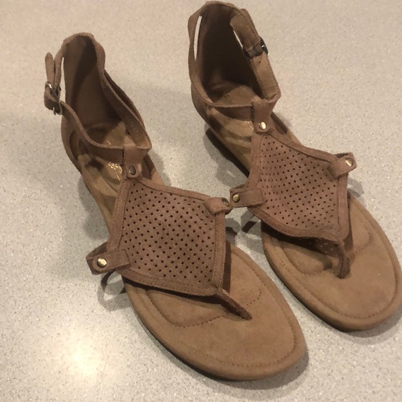 UGG Shoes - Koolaburra sz 10 by UGG 1 inch Ankle Strap Suede Wedge Split Toe Briona Sandals